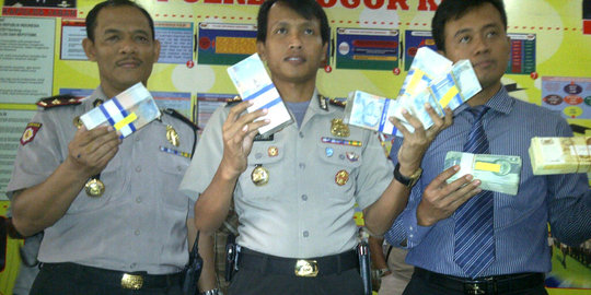 Pura-pura sebagai pembeli rokok, Utay edarkan uang palsu