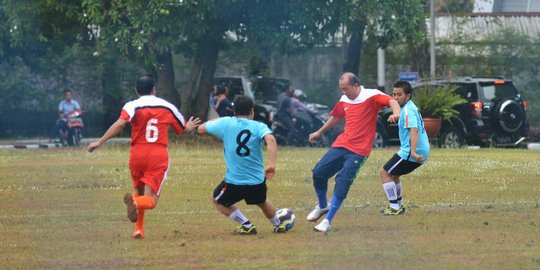 Kompaknya KIH dan KMP kalahkan wartawan saat tanding sepakbola