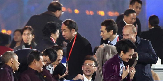 Para presiden ini tepergok genit terhadap wanita