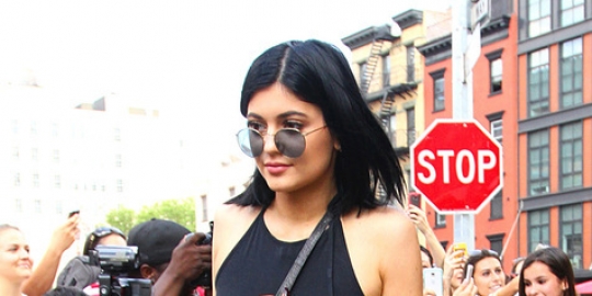Umur 17 tahun, masa sih Kylie Jenner sudah bertunangan?