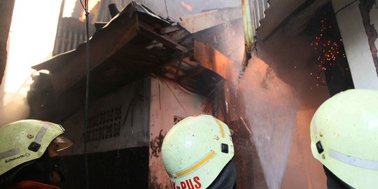 Kebakaran di belakang Pasar Kopro, 1 orang tewas terpanggang
