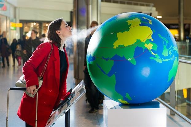 globe berparfum di london heathrow airport