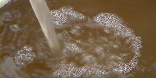 Terkontaminasi material Kelud, warga terpaksa minum air belerang