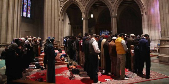 Ini suasana muslim AS salat Jumat di Gereja Katedral Washington