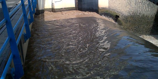 Tanggul Kalimalang Jebol, ganggu pasokan air bersih di Bekasi