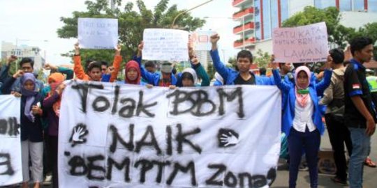 Tolak kenaikan BBM, mahasiswa di Semarang bentrok dengan polisi