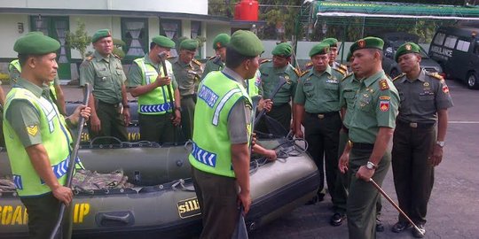 Antisipasi banjir, ratusan tentara bangun 5 posko di Semarang