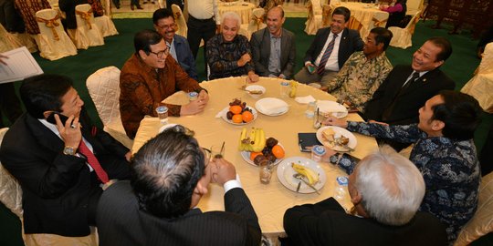 Usai berdamai, KMP dan KIH saling akrab duduk satu meja bundar