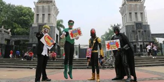 Para superhero sambangi car free day di Jakarta