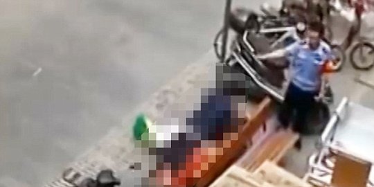 cuek bercinta di atas trotoar rev2