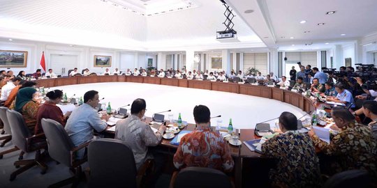 Menengok suasana Jokowi pimpin rapat kabinet bahas kenaikan BBM