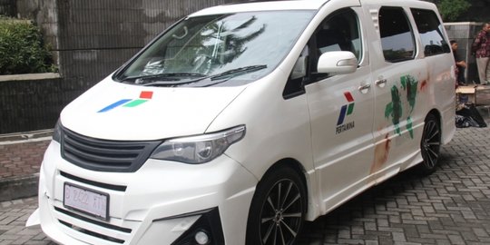 Pertamina hibahkan mobil listrik untuk UGM