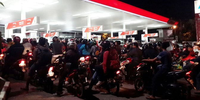 Harga BBM naik, petugas SPBU di Semarang ikut panik 