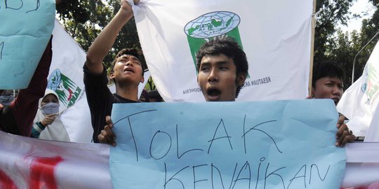 Pendemo depan Istana nilai kenaikan BBM kebijakan sesat Jokowi