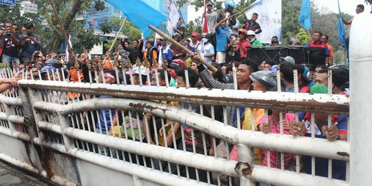 Pasca kenaikan BBM, ratusan buruh Kediri tuntut upah layak