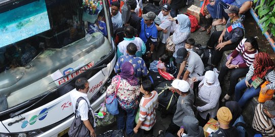 Penumpang di terminal Bus Purwokerto terlantar berjam-jam