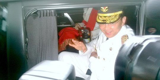 Persiapan Ahok sebelum menuju ke pelantikan di Istana