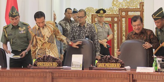 JK: Interpelasi kan bertanya, akan kita jawab