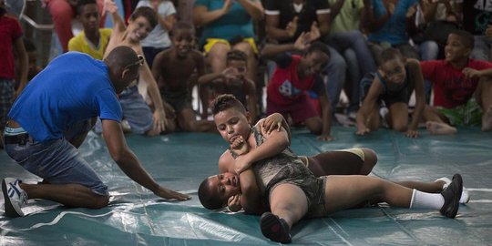 Mengintip latihan keras para pegulat cilik Kuba