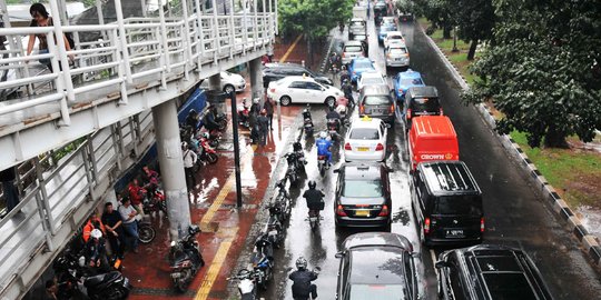 Puncak hujan di DKI bulan Januari, potensi banjir lebih besar