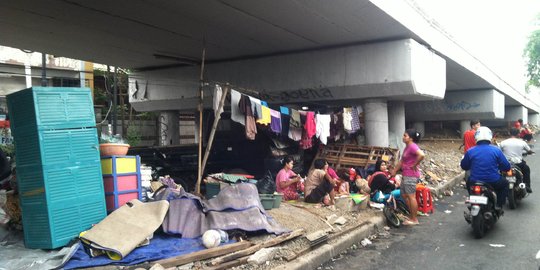 Banjir setinggi 3 meter, warga mengungsi di flyover Kalibata