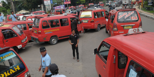 Mulai hari ini, tarif angkutan umum di Semarang naik 18 persen