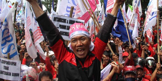 Tolak UMP Rp 2,7 juta, buruh geruduk Pelabuhan Tanjung Priok