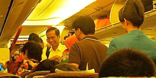 Kebiasaan Jokowi naik pesawat ekonomi sampai sudah jadi presiden