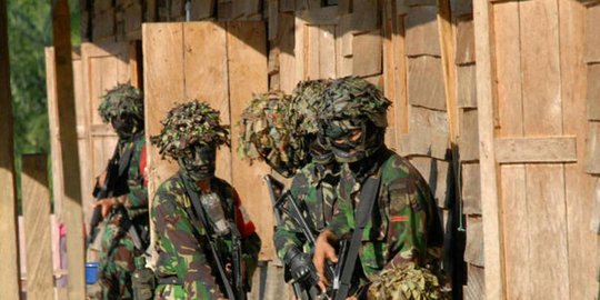 markas polisi di papua terjadi baku tembak rev4