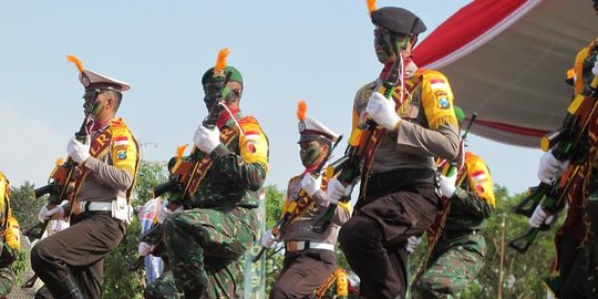 Rajut silaturahmi, anggota Polri & TNI di Kediri baksos bersama