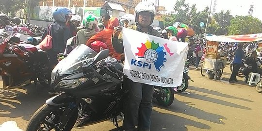 Pakai Ninja 250 cc, buruh ini ingin UMK Cimahi Rp 2,25 juta