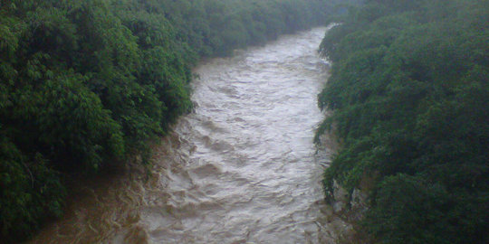 BMKG memprediksi dalam 6-9 jam air Sungai Ciliwung akan naik