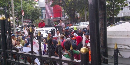 Demonstran minta KMP DKI solid lengserkan Ahok