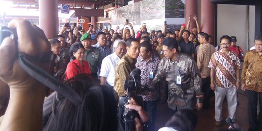 Tiba di Bandara Soekarno-Hatta, Jokowi disambut riuh pengunjung