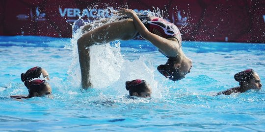 Salto memukau para atlet cantik di kompetisi senam air Meksiko