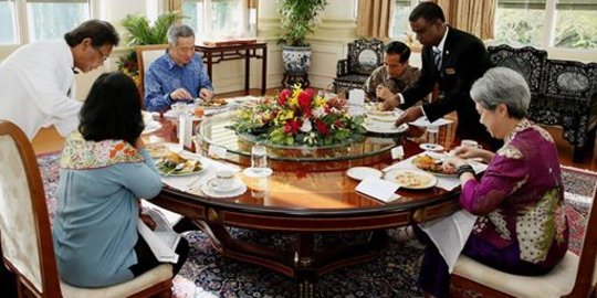 Sarapan penuh keakraban ala Presiden Jokowi dan PM Singapura