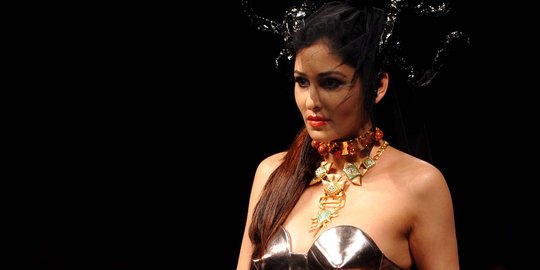 Penampilan hot Pooja Chopra di Madame Style Week 2014