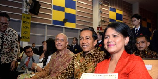 wisuda kaesang jokowi dijamu nasi lemak rev3