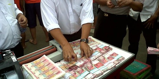 Uang palsu di Bekasi KW 1, dibuat beli di minimarket lolos