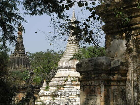 pagoda ular hmwe payar di myanmar