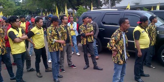 Datang lagi, massa loreng kuning-hitam ngaku kawal pleno Golkar