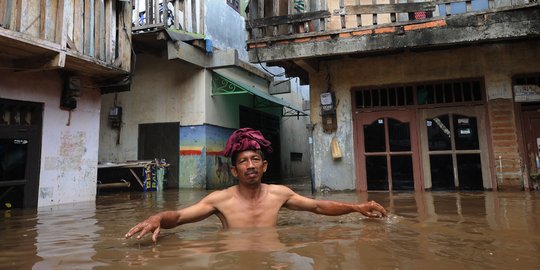 Tanggul Al Ittihad jebol, ribuan rumah di Pekanbaru terendam
