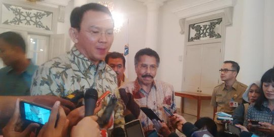 Ahok minta warga melapor kalau ada PNS minta duit sogokan