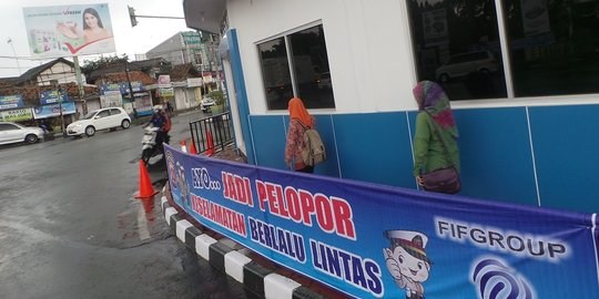 Meski kontroversi, Kapolda Banten tetap resmikan Pospol trotoar