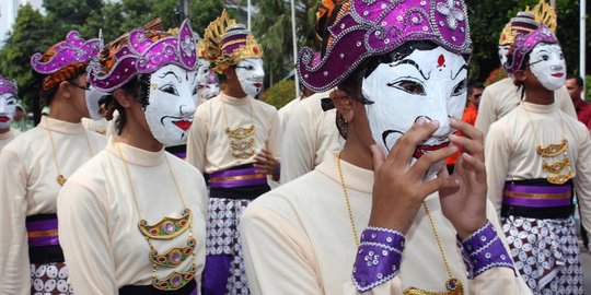 Aksi 1.001 topeng meriahkan Festival Panji Nusantara di Kediri