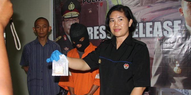 Sopir serabutan di  Malang  selipkan 9 paket sabu di  balik 