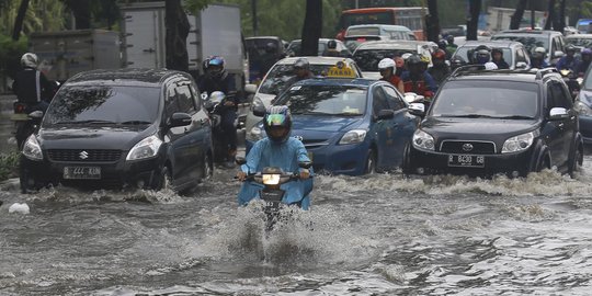 Lokasi pohon tumbang dan genangan air di Jakarta sore ini