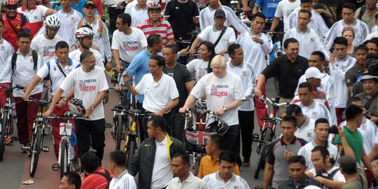 Usai penyerahan sepeda, Walkot London gowes bareng Jokowi & Ahok