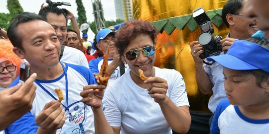 Gaya Menteri Susi Pudjiastuti kampanye gerakan 'Ayo Makan Ikan'