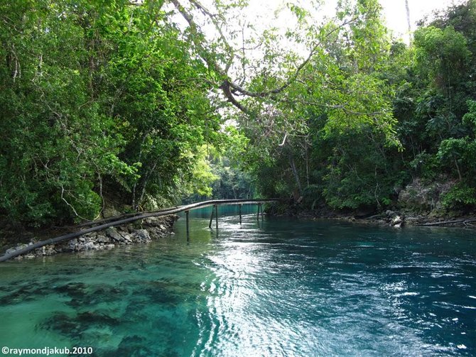 danau labuan cermin kalimantan timur